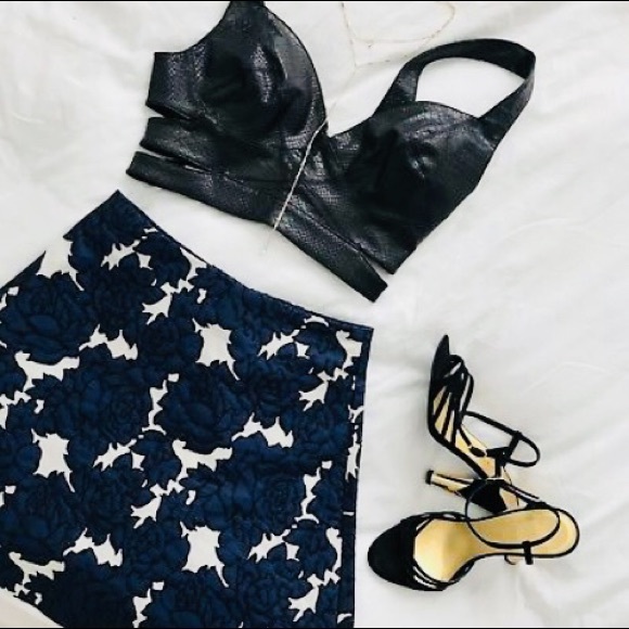 Gorgeous 2 piece set Skirt&Crop from Bloomingdales - Picture 3 of 8